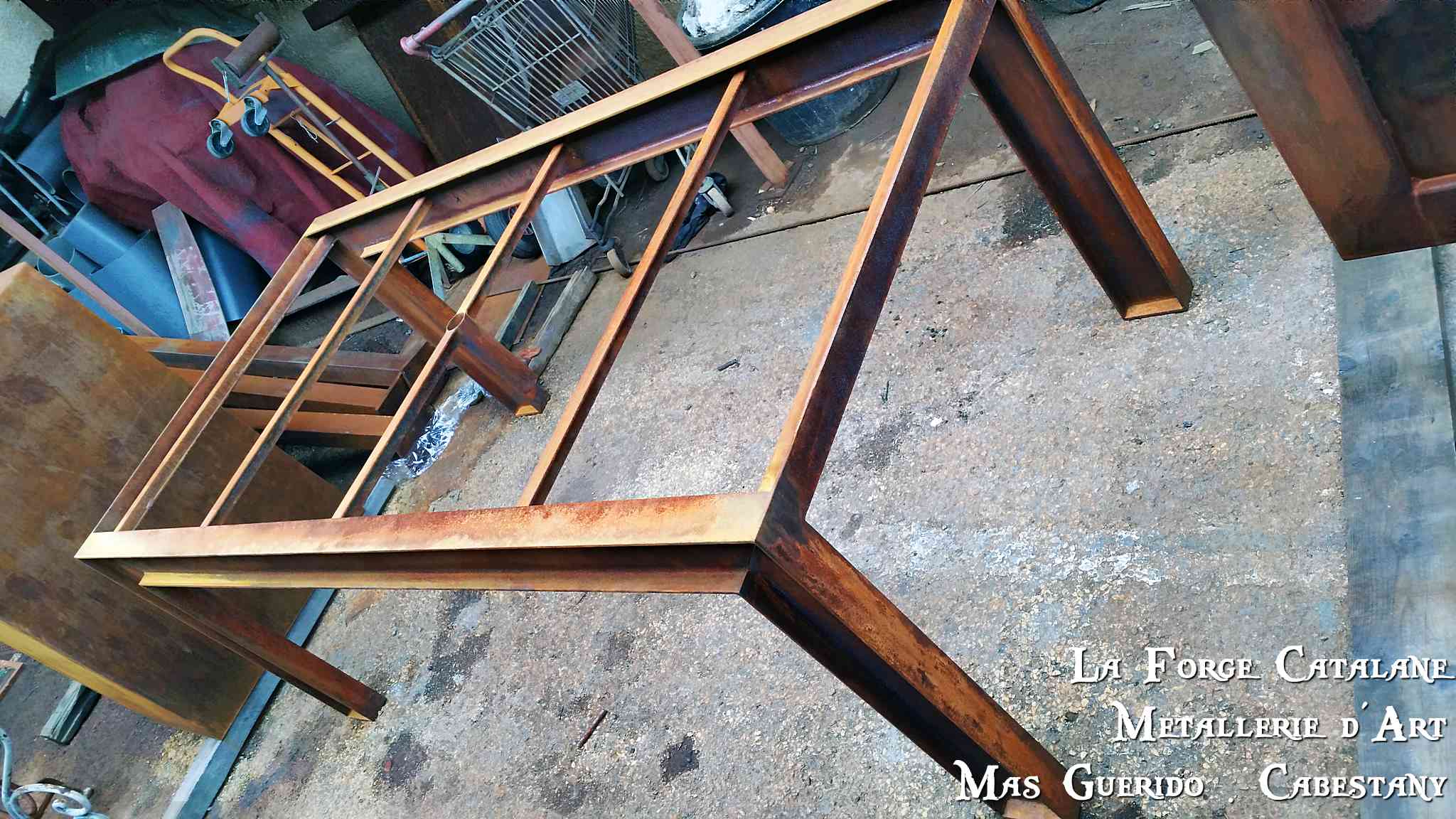 table IPN pied pietement rouillee fer Forge Catalane Cabestany.jpg